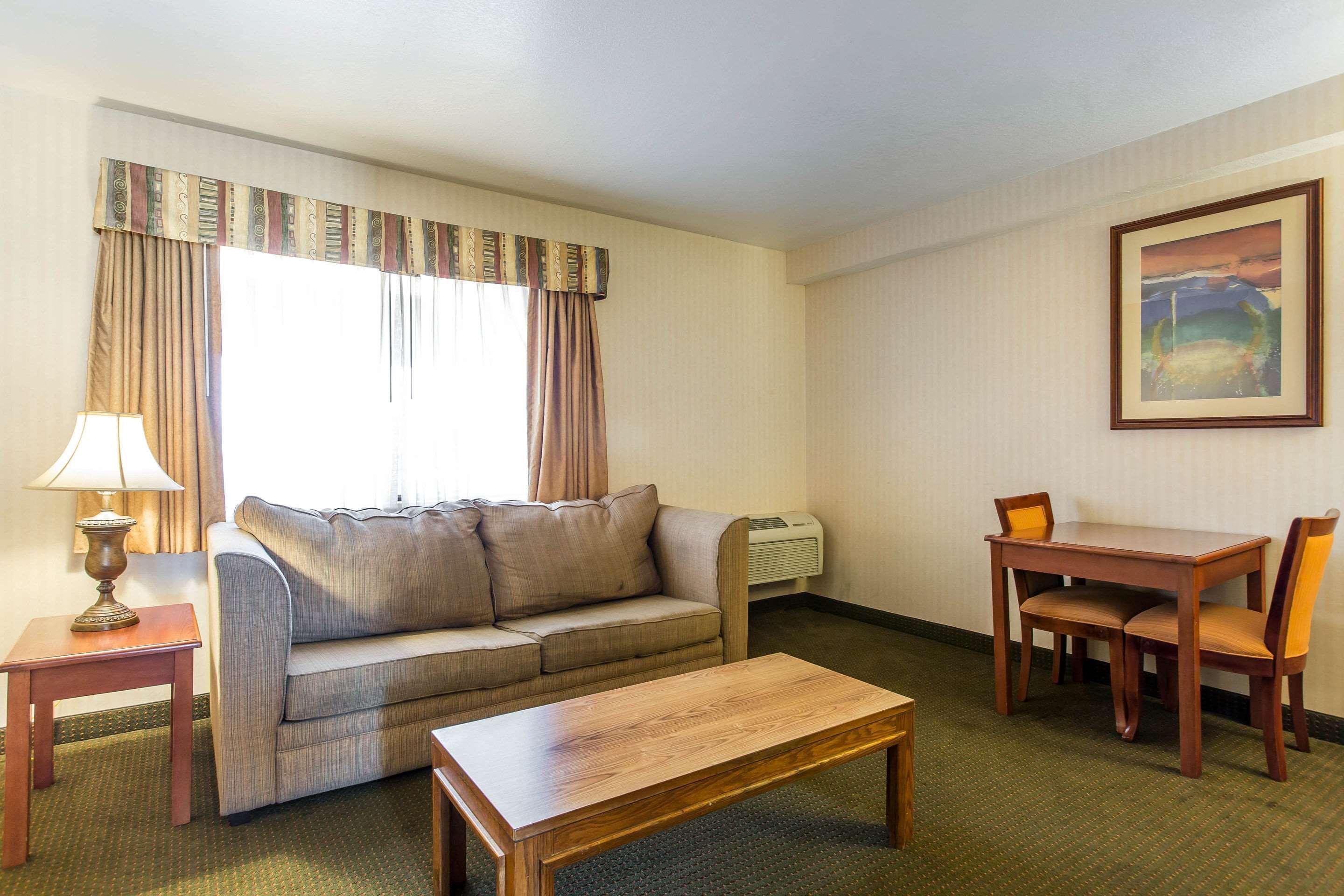 Econo Lodge Inn & Suites Riverside - Corona Eksteriør bilde
