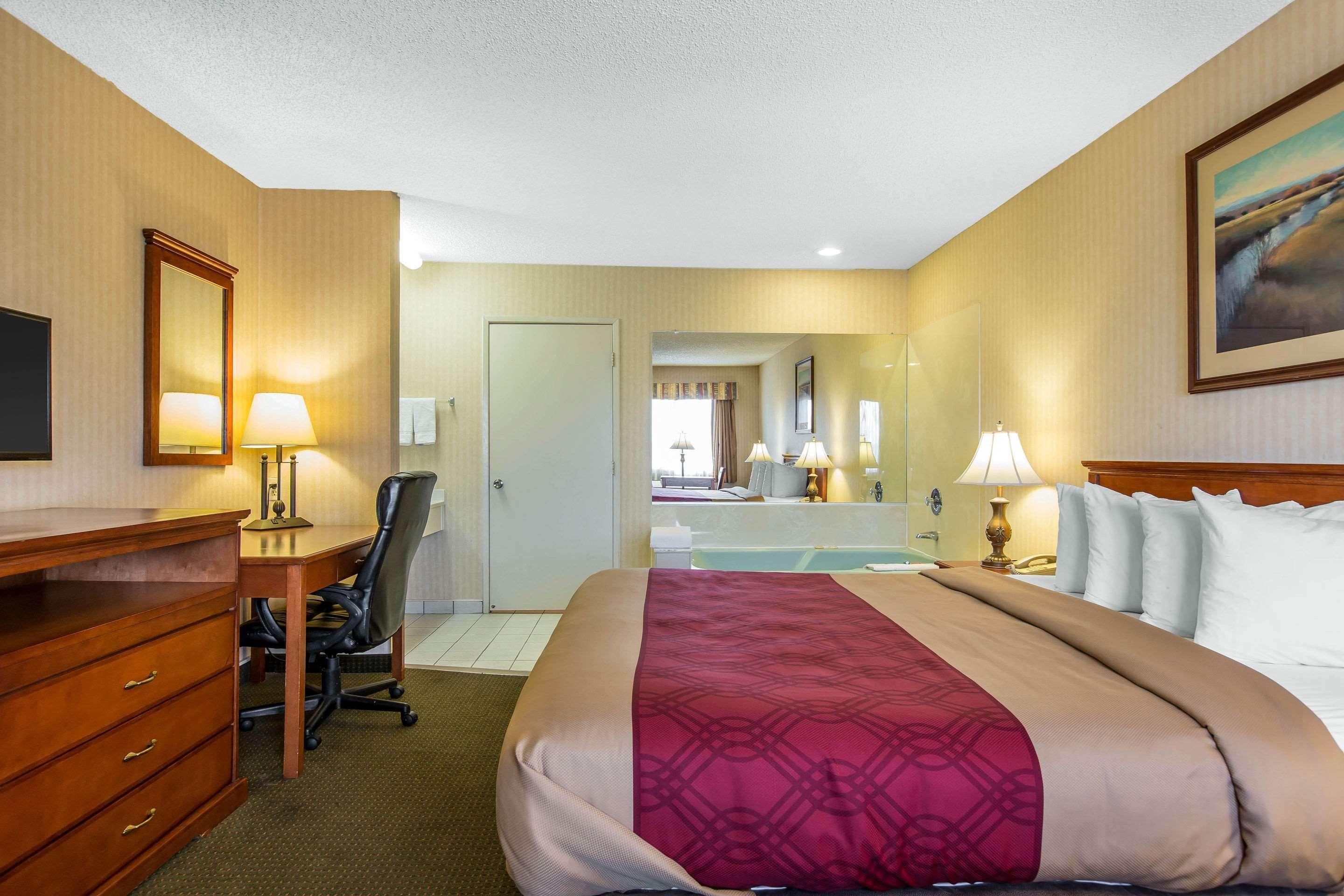 Econo Lodge Inn & Suites Riverside - Corona Eksteriør bilde