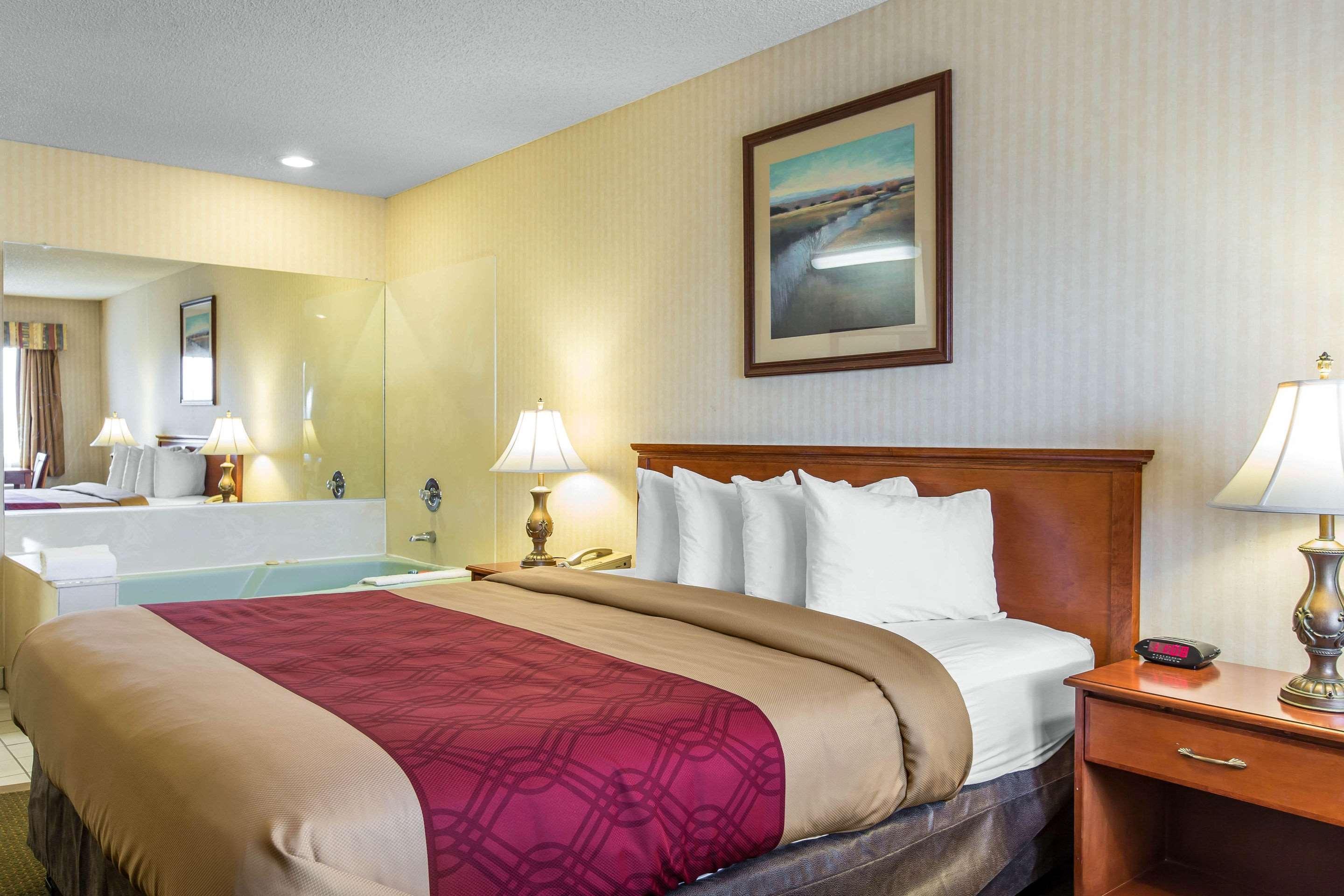 Econo Lodge Inn & Suites Riverside - Corona Eksteriør bilde
